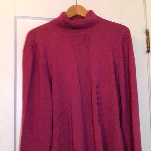 Fuchsia purple/pink top. - Picture 1 of 7